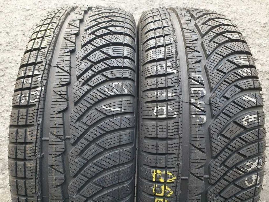 215/45 R18 93V Michelin PilotAlpinPa4 зима 2штуки протектор 8.5мм