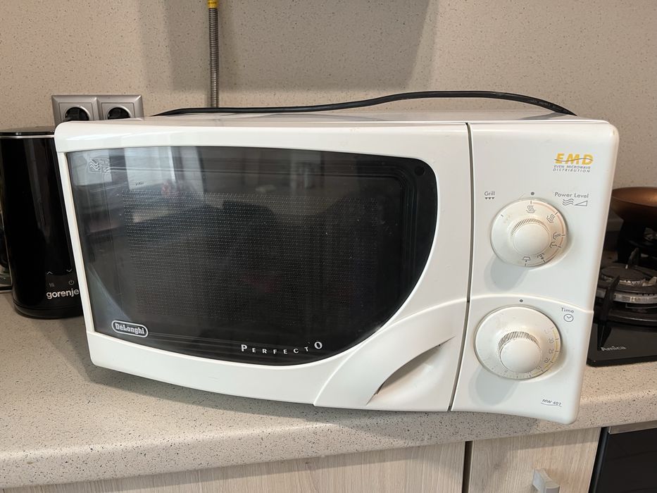 Мікрохвильовка, мікрохвильова піч delonghi