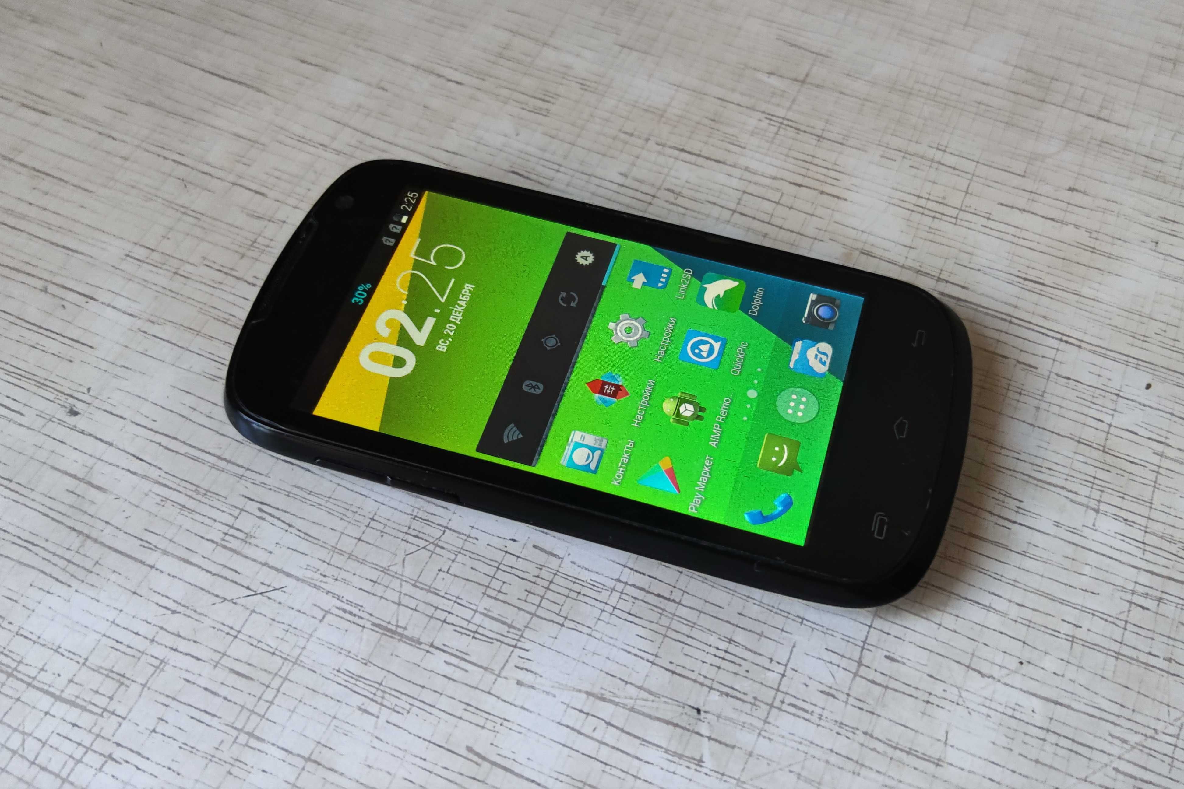 Мобильный телефон Gsmart Tuku T2 на две Sim карты