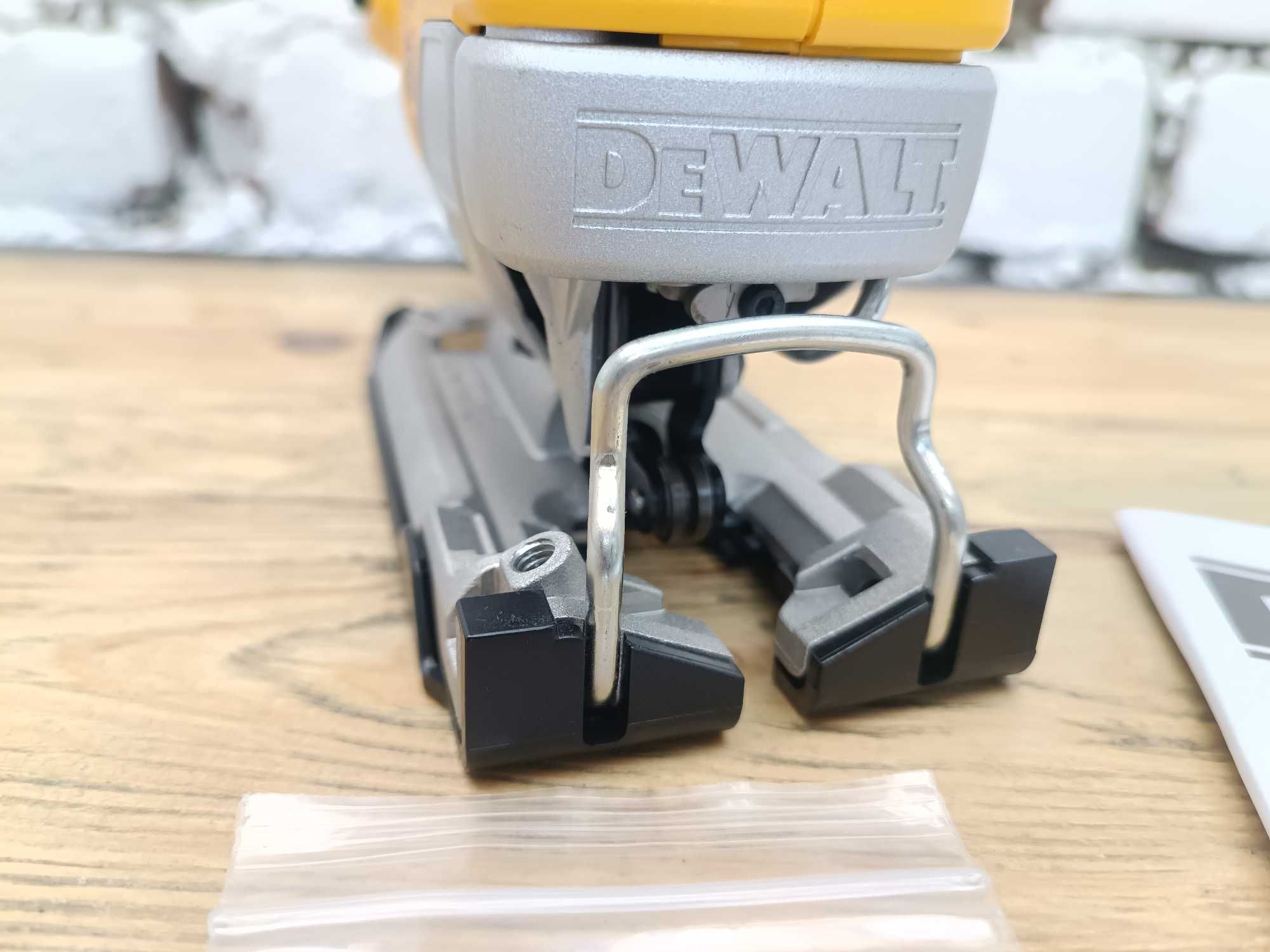 Акумуляторний лобзік  DeWalt DCS334 20V Max з США Оригінал