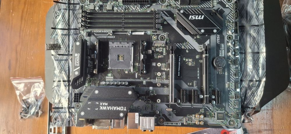Placa gráfica MSI Tomahawk b450 max II