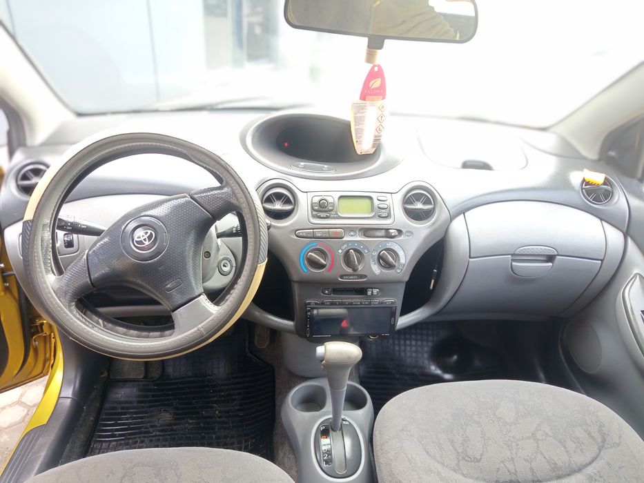 Продам Тойоту ярис 1.3 АВТОМАТ