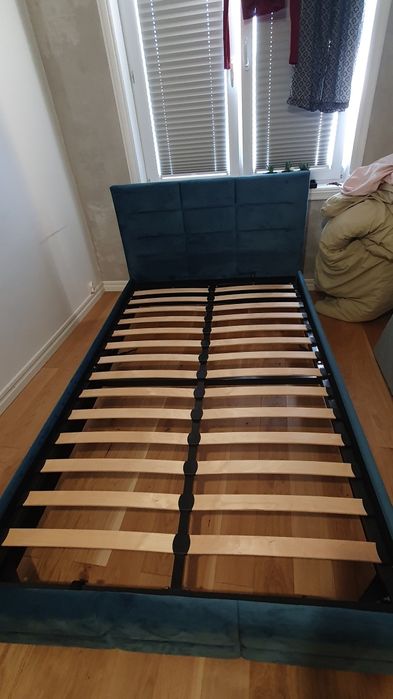 Sprzedam łóżko o kolorze lazuru