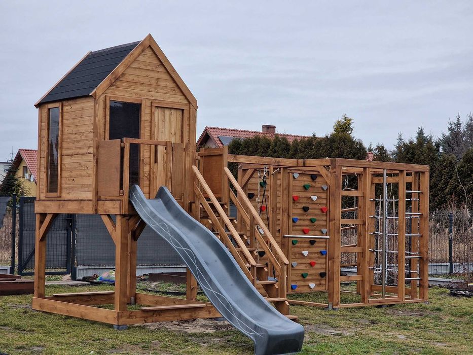 Plac zabaw - mała stodoła z małpim gajem