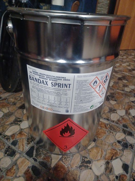 Farba drogowa bandax biała  i czarna