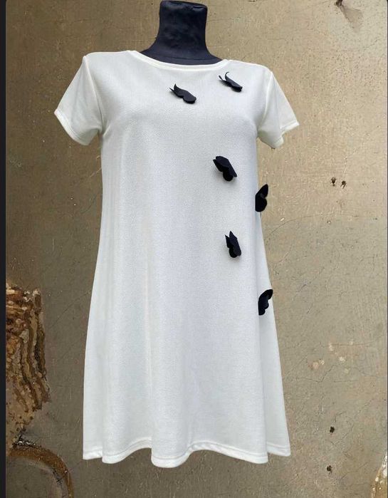 Sukienka krótka do kolan dress na krótki rękawek biała  w motyle  38/M