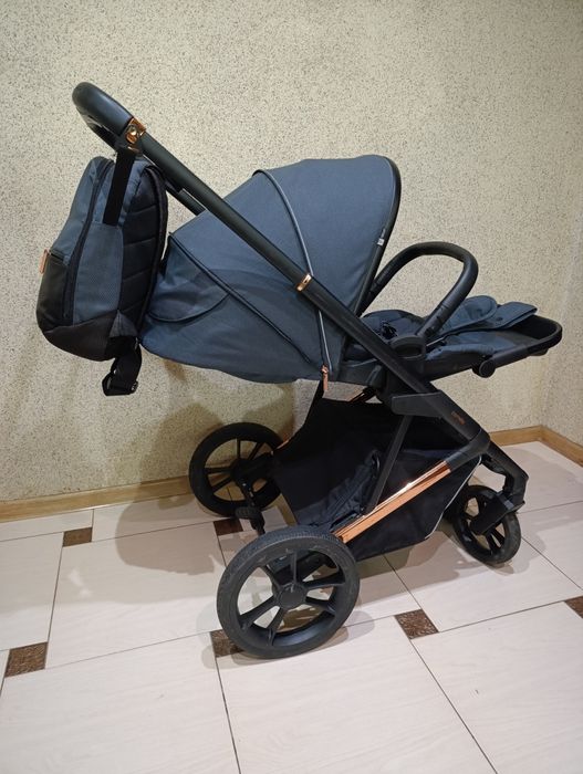 Універсальна всесезонна коляска Carrello Sigma  2 в 1: люлька і візочо