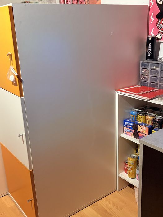 Cama e armário/roupeiro