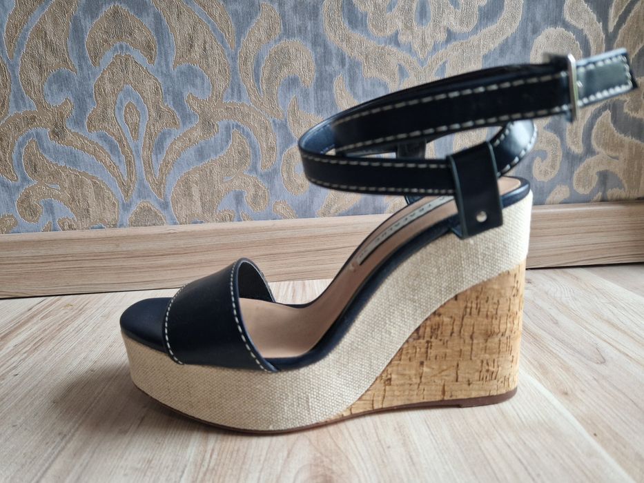 Granatowe sandały na koturnie z korka ZARA rozm. 36