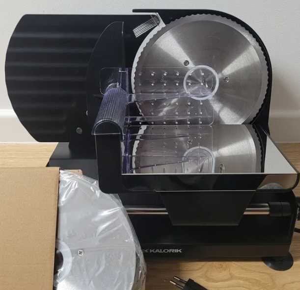 KRAJALNICA METALOWA 220W 2xOstrza do Chleba Wędlin Sera czarna używana