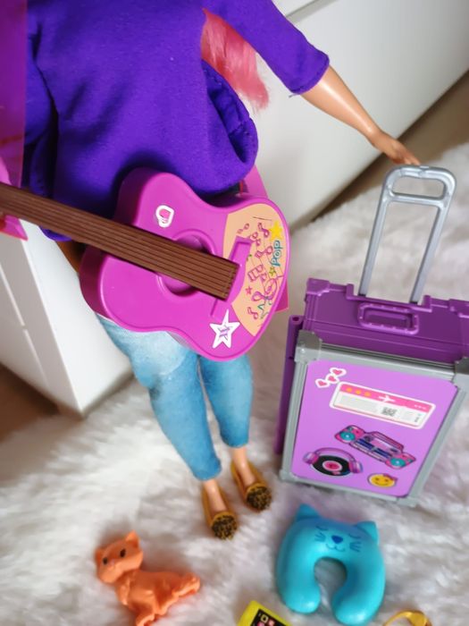 Barbie Daisy w podróży z walizka