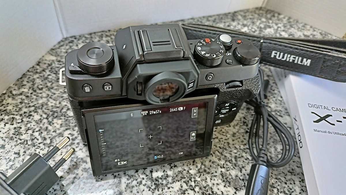 Máquina Fujifilm X-T100 - 24 MP - c/nova