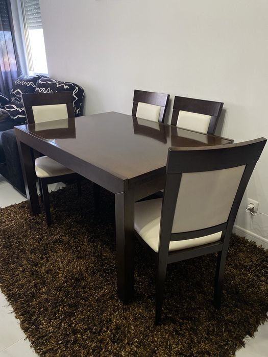 Mesa c/ 4 cadeiras