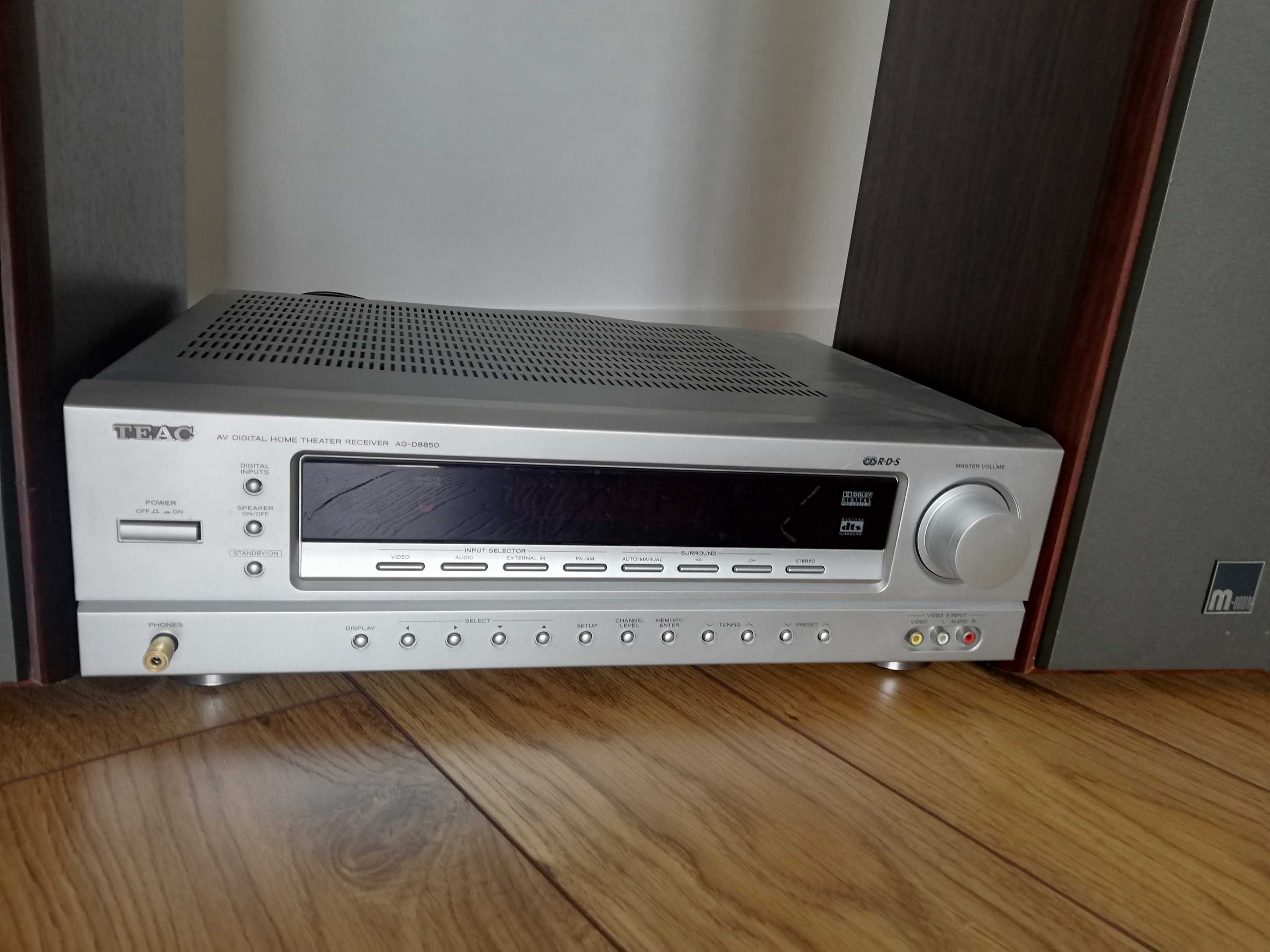 TEAC AG-D8850 Amplituner + 2 głośniki M-AUDIO HTS 700