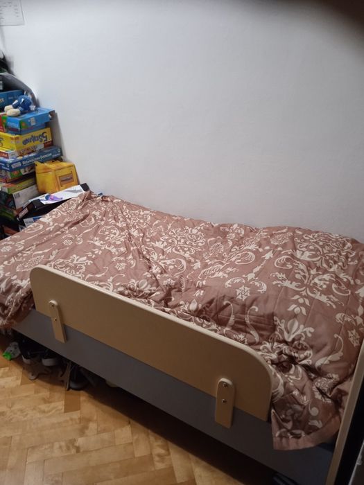 MEBLIK-zestaw-szafa-komoda-regał-łóżko z materacem