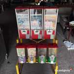 Automat Zarobkowy Sprzedający Kulki  zabawki, pamiątki  piłki kauczuki