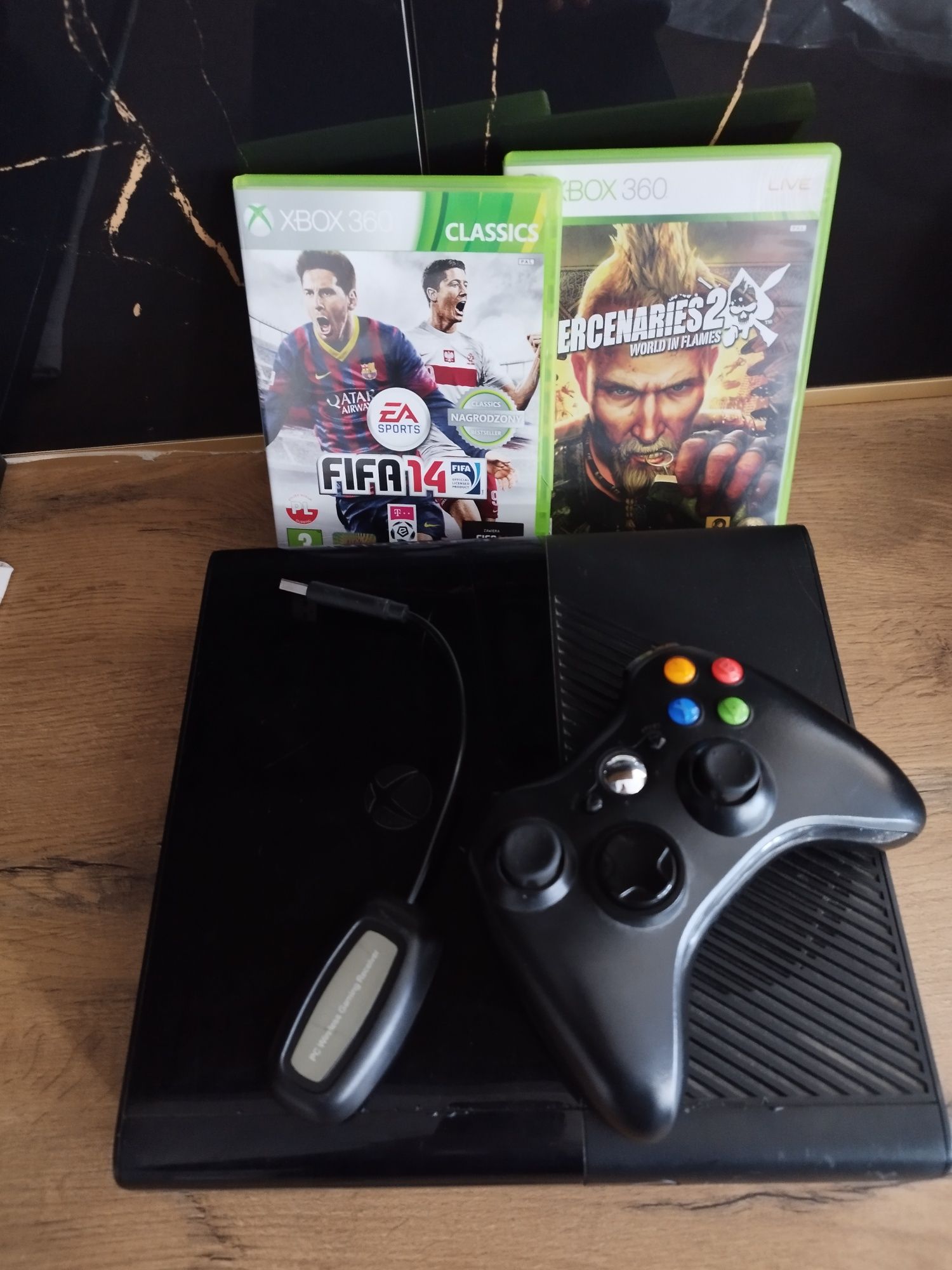 Konsola xbox 360 E ostanie wydanie gry pad