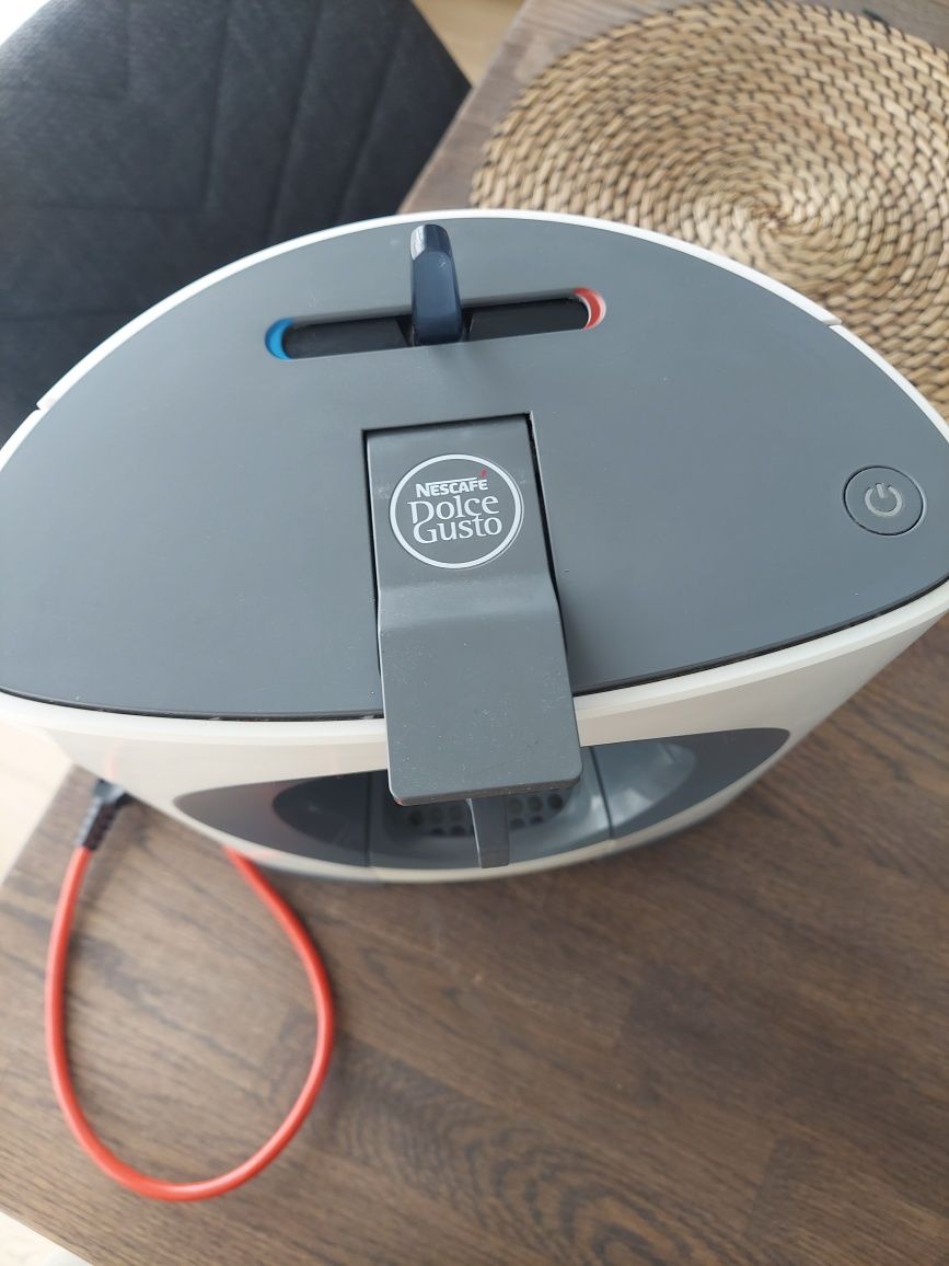 Ekspres na kapsułki Nescafe Dolce Gusto