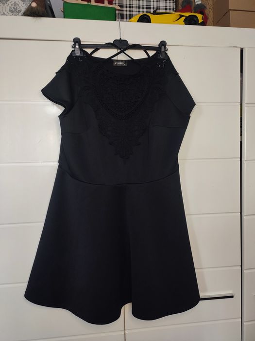 Czarna sukienka z koronką rozmiar 54