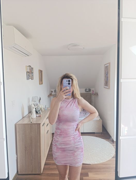 Sukienka marszczona sexy mini impreza podkreślająca XS s kobieca