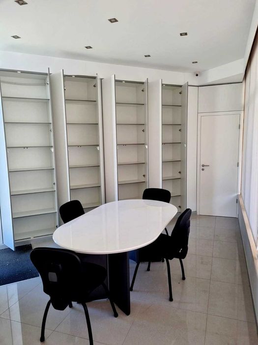 Loja / Escritório de 147 m² Arrendamento em Lagoa - Espaço Comercial