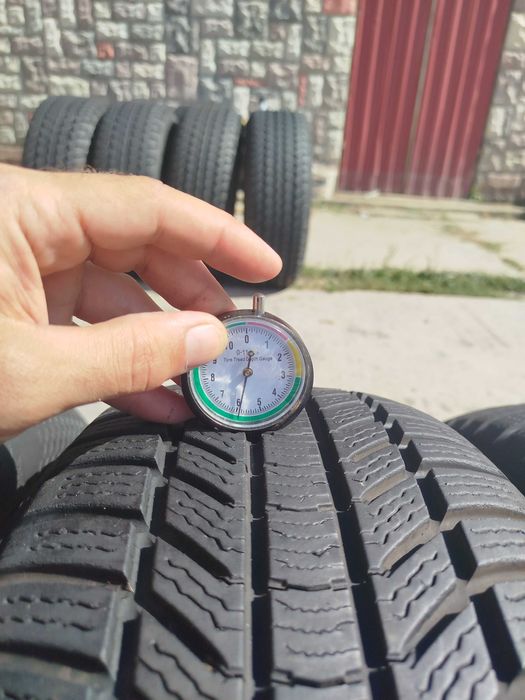 Резина (шини) зимові 215-55-17 Continental з Німечини