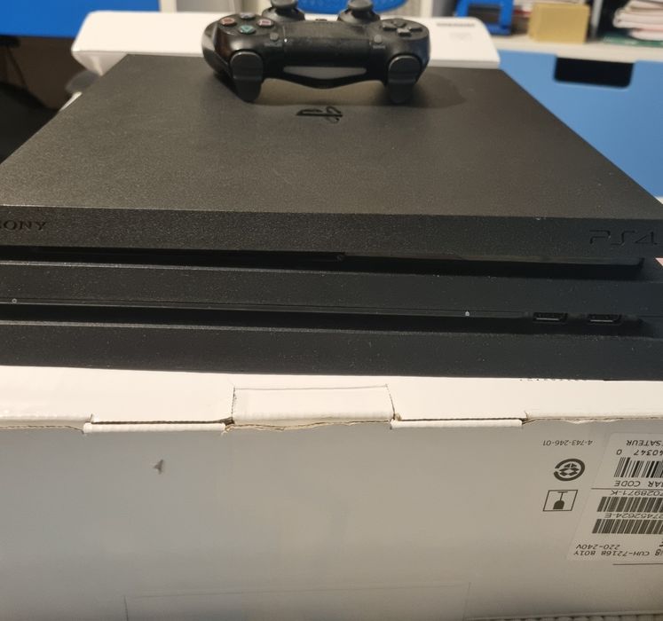 Ps4 pro 1TB em bom estado + comando original + caixa original