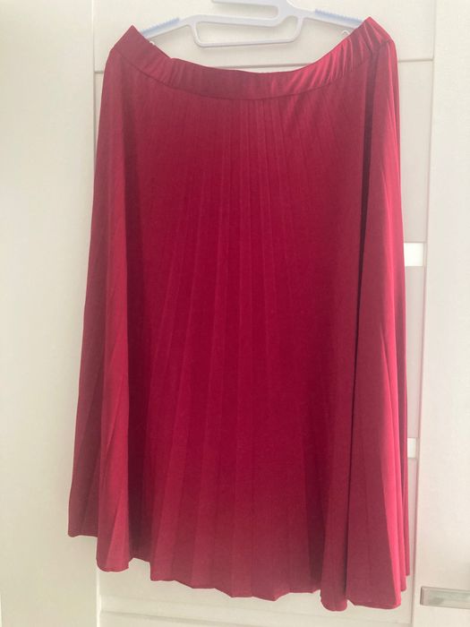 Piękna plisowana spódnica