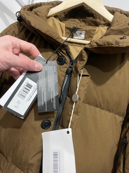 Пуховик C.P. Company коричневий , новий М розмір . Оригінал .