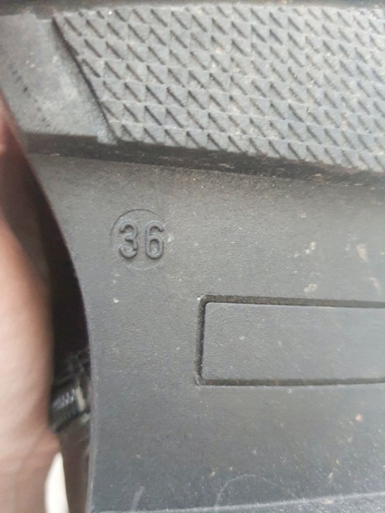 Czarne Botki r.36