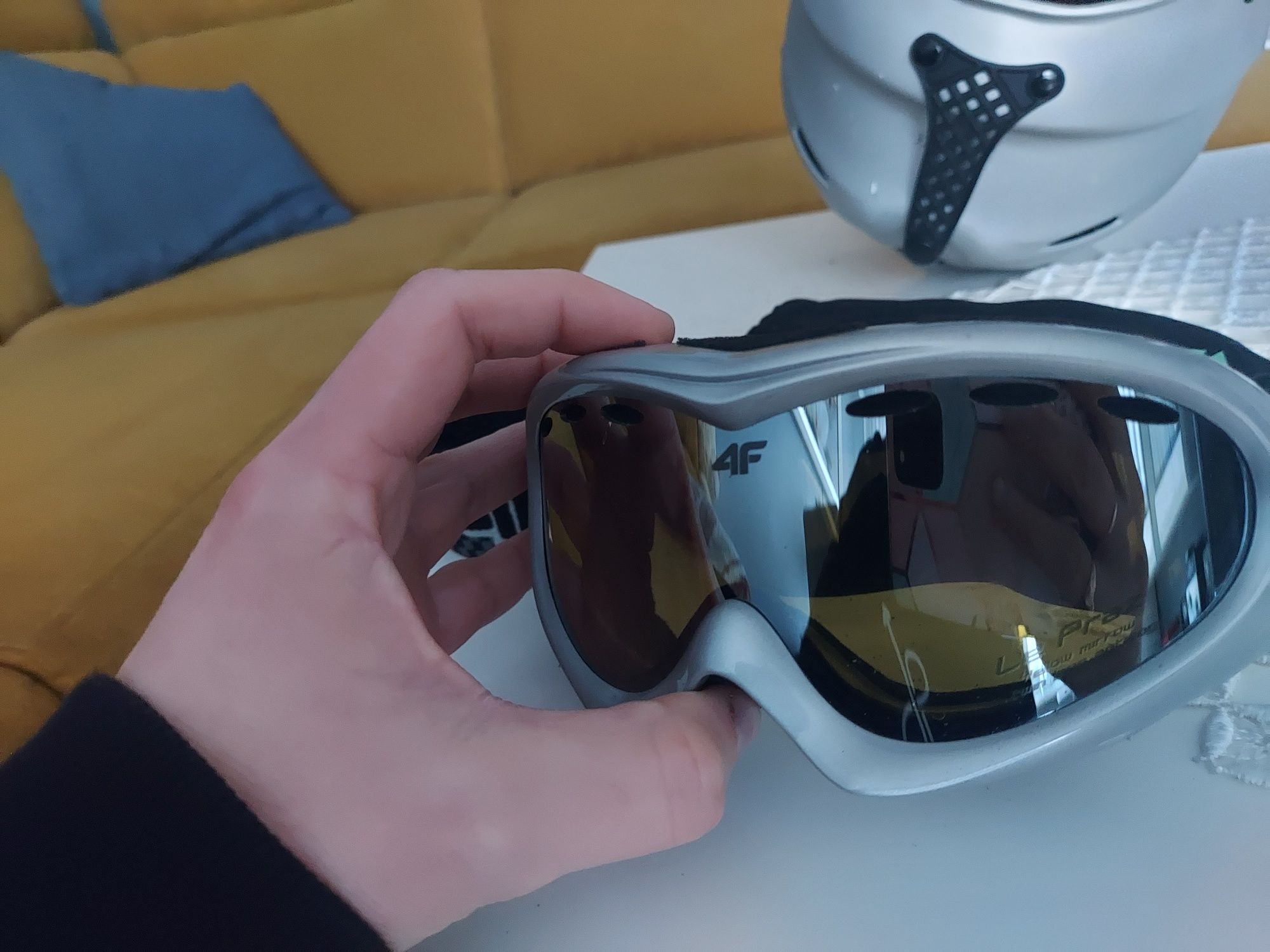 Kask narciarski Uvex XS-M gogle 4F