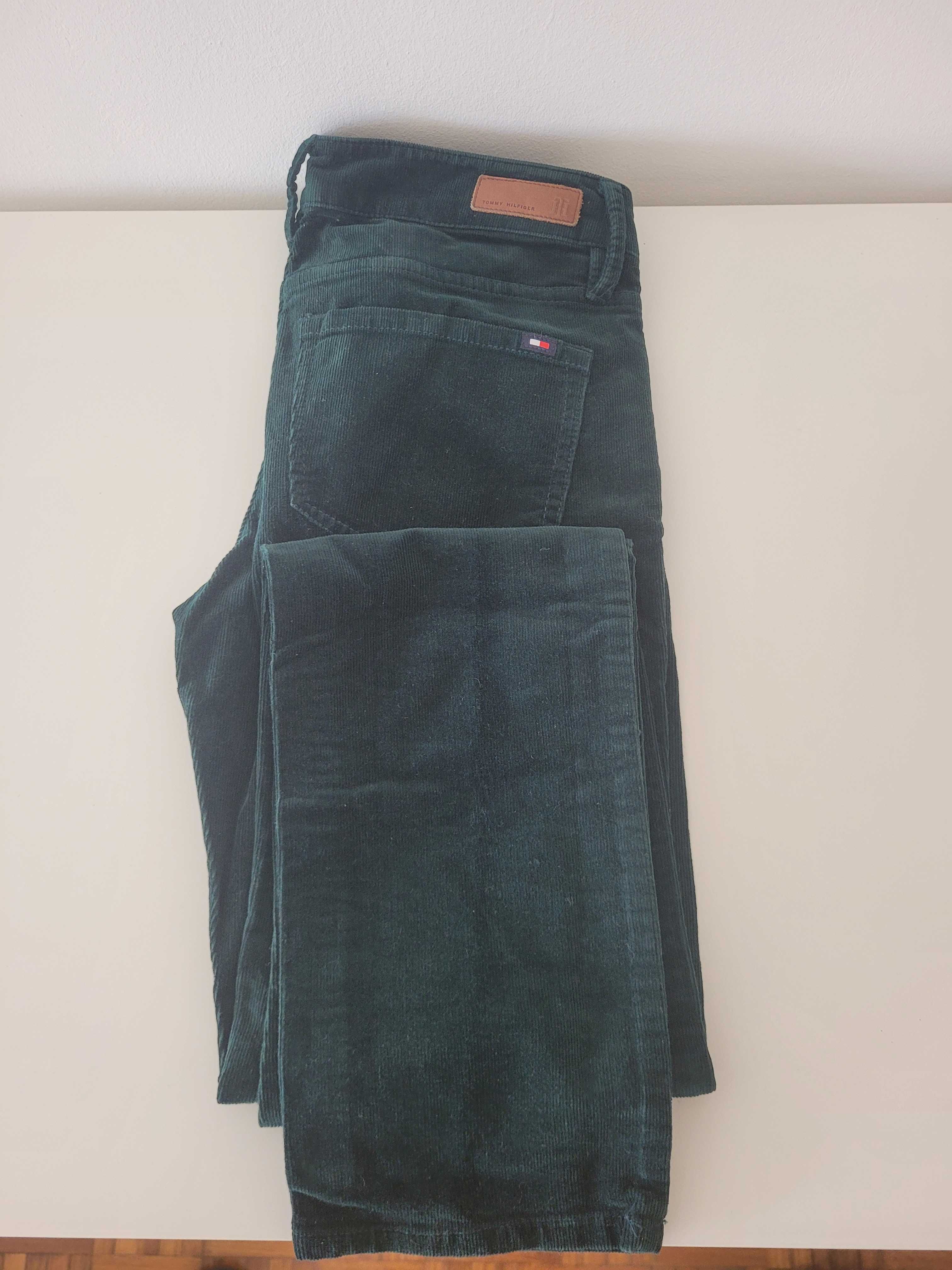 Calça Tommy Hilfiger original na verde esmeralda.