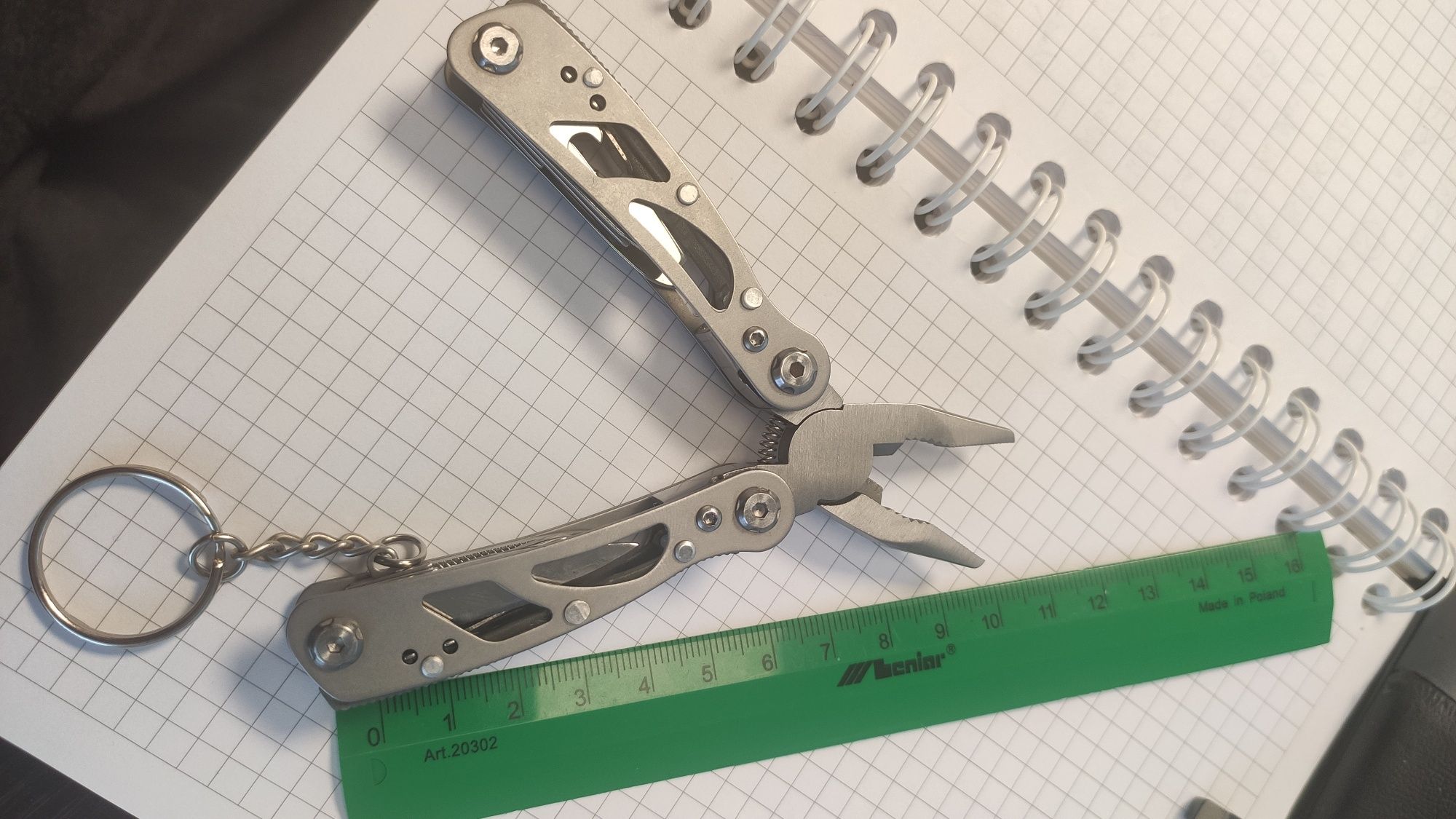 Kombinerki wielofunkcyjne, brelok survival, multitool