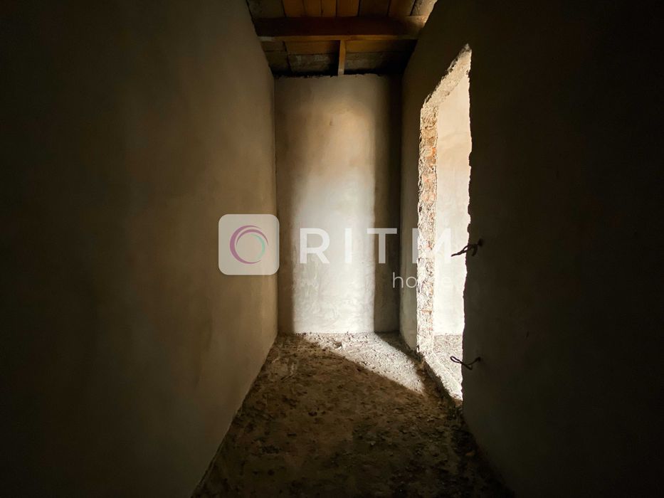 Половина будинку 187.8 м2 + 4 сот. ділянка по вул. Липлянська, Вишків.