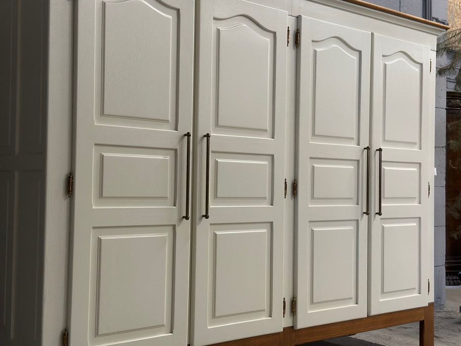 Дубова антикварна шафа