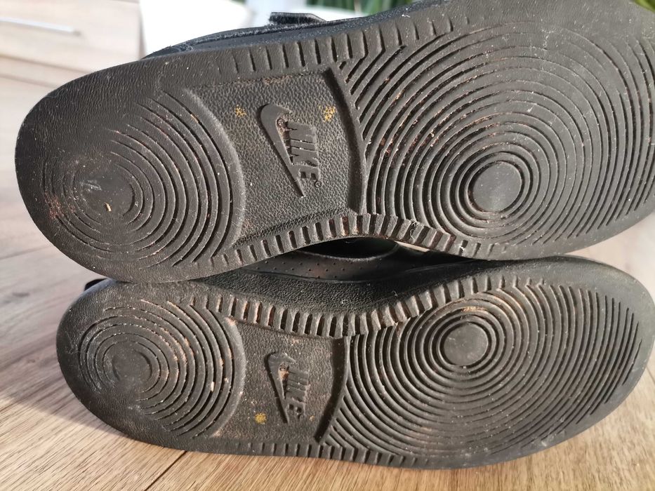 Czarne wiosenne buty sportowe Nike roz. 32