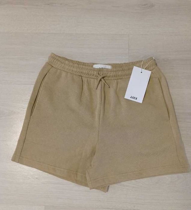 Продам шорти JJXX