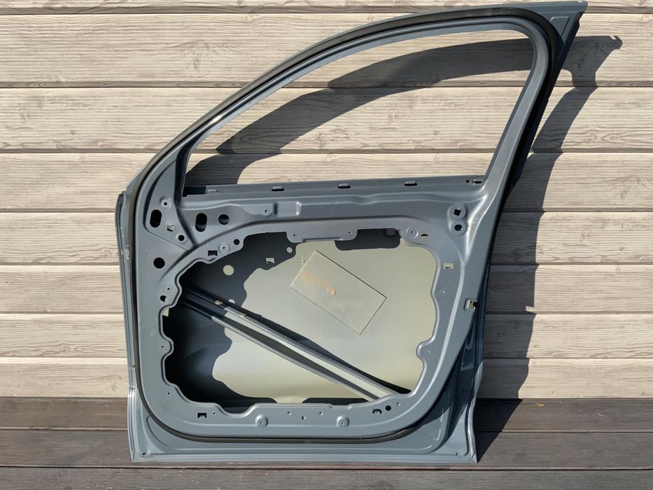 Дверь правая передняя задняя Volvo XC40 двері