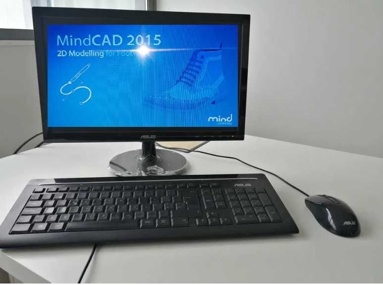 Computador com o MindCad-2015 para despachar de Empresa