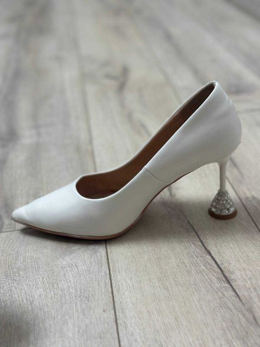 туфлі білі лодочки човники на каблуку стаканчику