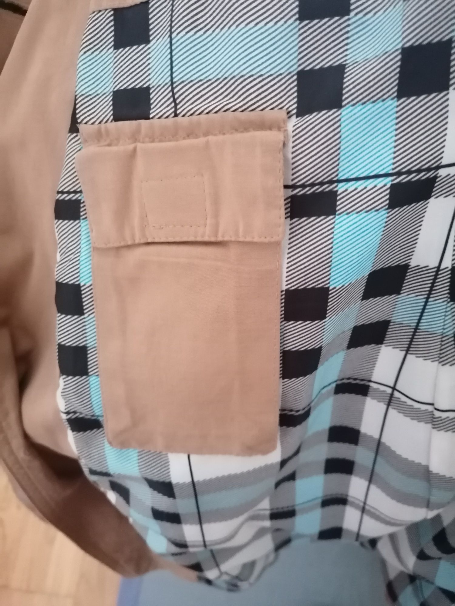 Gabardina impermeável com bolsos da C&A - veste L