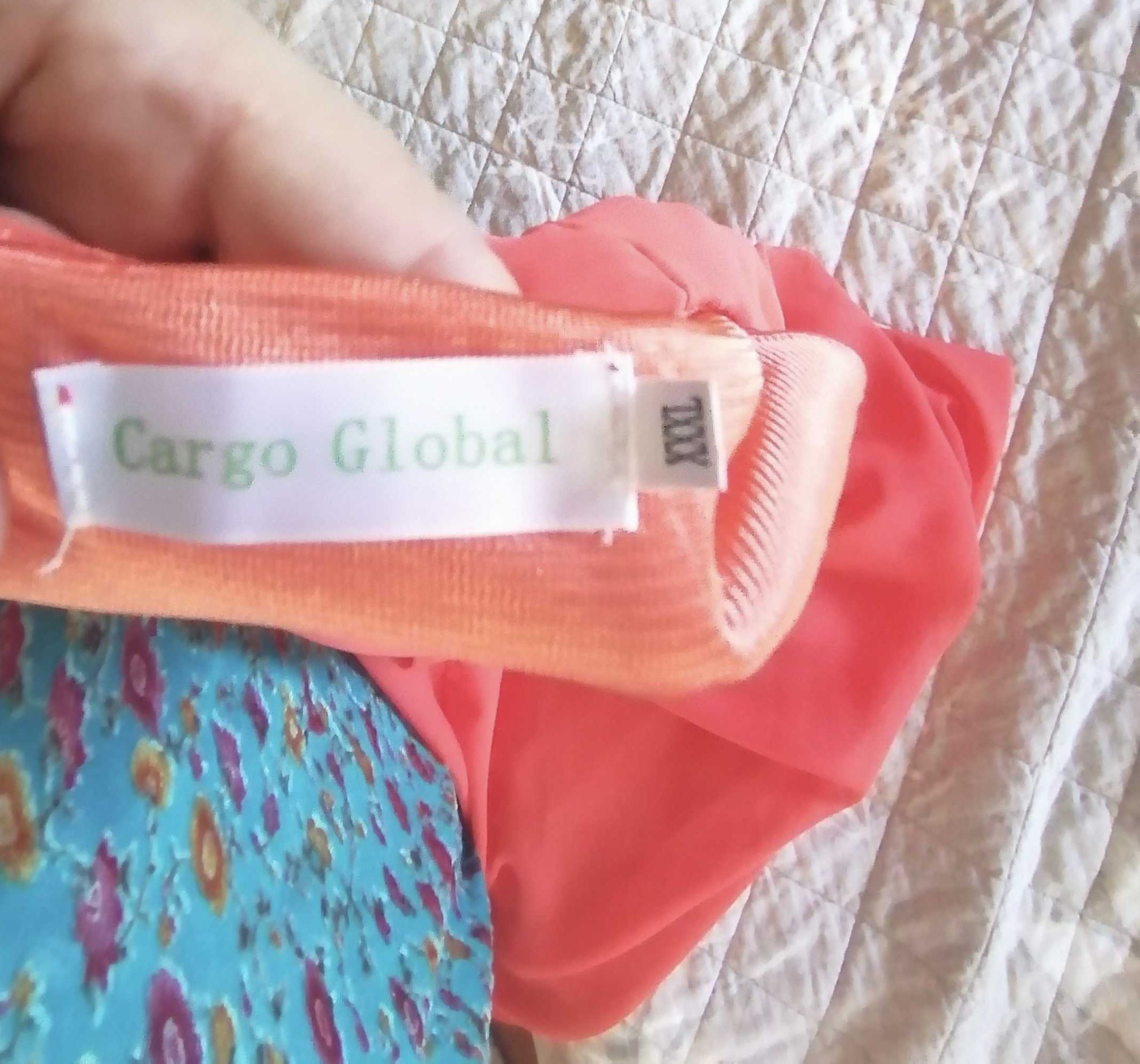 Vestido curto com laço atrás