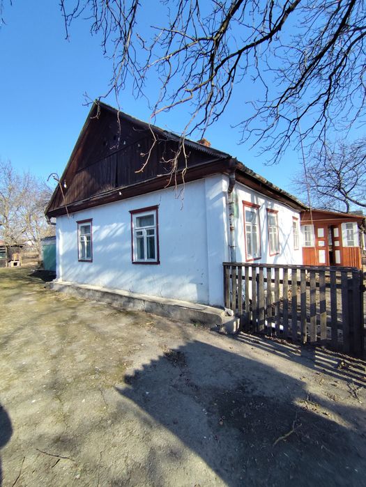 Продаж фасадного будинку Крошня