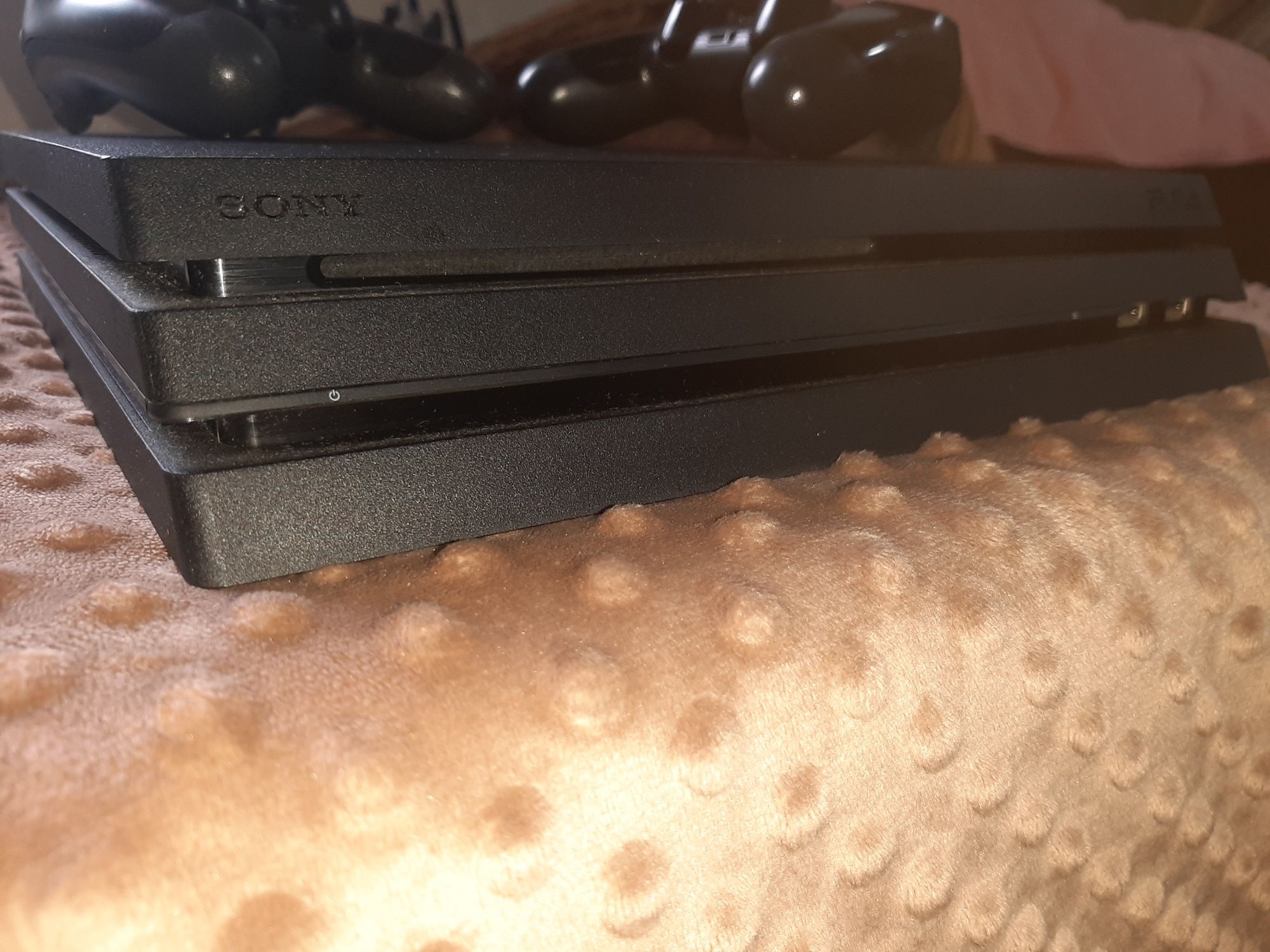 Ps 4 pro 1 terabyte.