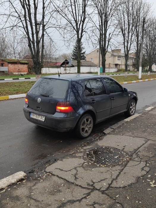 Volkswagen Golf 1.6 бензин