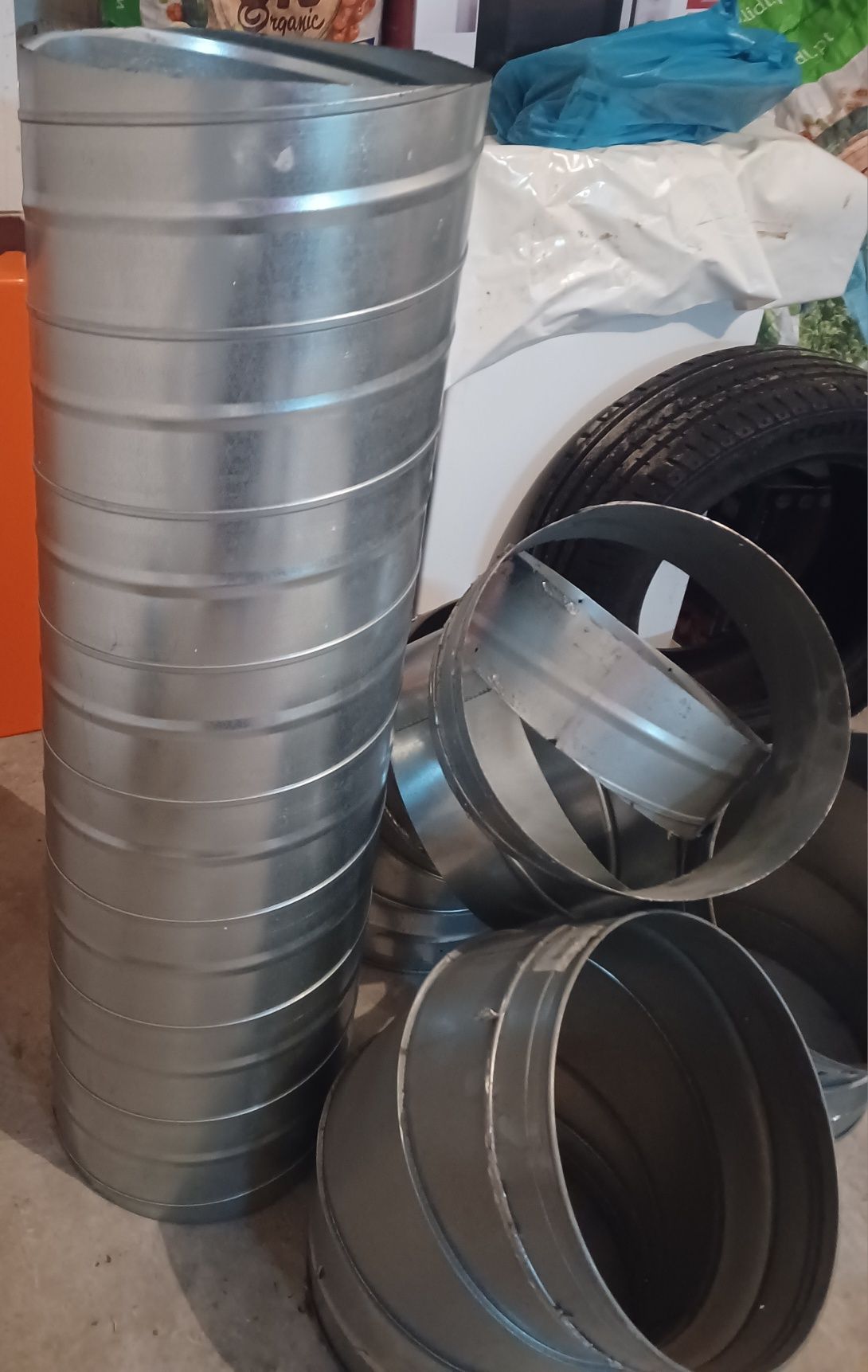 Conjunto de tubos e curvas para extracção industrial de fumo.