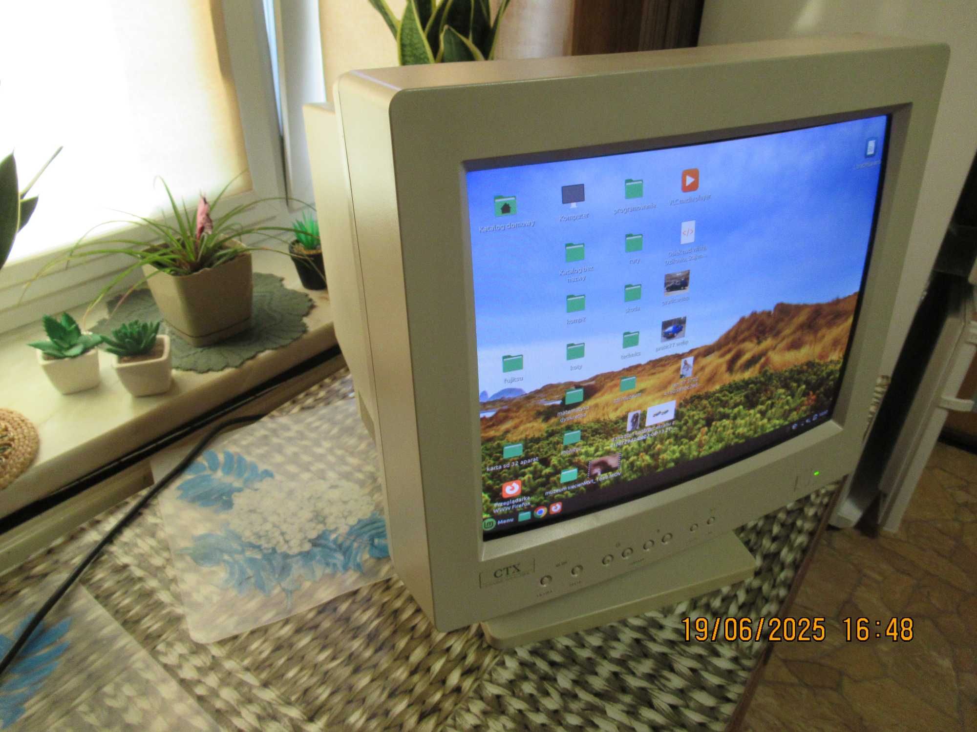 Stary monitor kineskopowy CRT CTX 1769se
