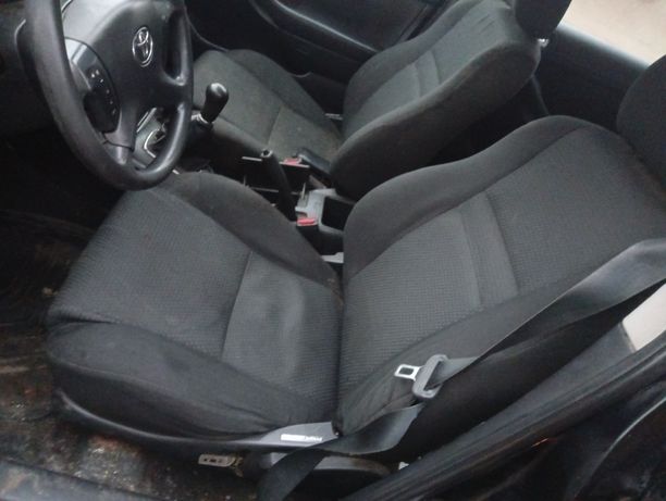 Toyota Avensis t25 fotele fotel lewy kierowcy ładny części