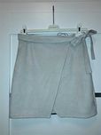Szara mini-spódnica a River Isand a la zamsz, EUR 34