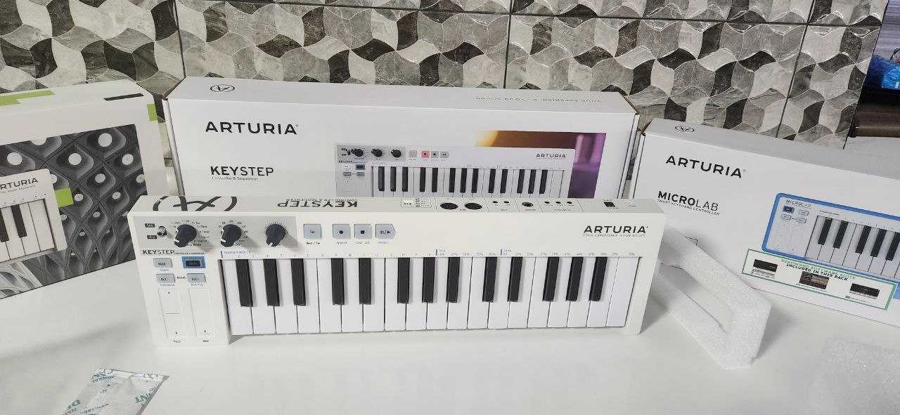 Arturia KeyLab Essential 49 міді клавіатура